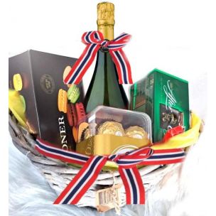 17th of may food gift basket favourite, send 1th of may flowers, cheese basket, 17 May Gifts, summer gifts, Flowers at the door, flowers delivery hospital, 17th of may gifts, confectionery at the door, food gifts, Christmas gifts at the door, confectioner
