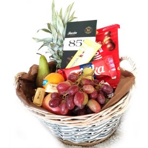 Delivery Fruit and Snack Gift Basket to Norway. Gift Basket to Norway, wine gift basket to Norway, champagne gift baskets to Norway, fruti gift baskets to Norway, father day gift to Norway,  birthday gift basket to Norway, Tank you gift basket to Norway, 
