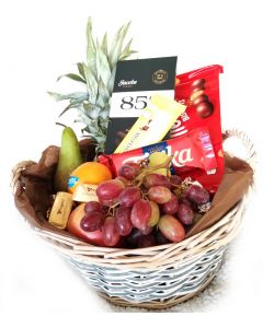 Delivery Fruit and Snack Gift Basket to Norway. Gift Basket to Norway, wine gift basket to Norway, champagne gift baskets to Norway, fruti gift baskets to Norway, father day gift to Norway,  birthday gift basket to Norway, Tank you gift basket to Norway, 