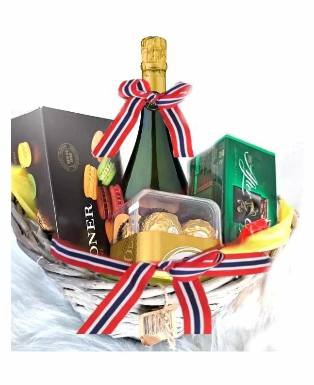 17th of may food gift basket favourite, send 1th of may flowers, cheese basket, 17 May Gifts, summer gifts, Flowers at the door, flowers delivery hospital, 17th of may gifts, confectionery at the door, food gifts, Christmas gifts at the door, confectioner