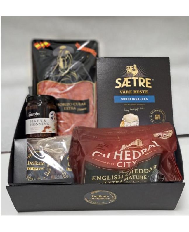 Sorgpakke med delikate smaker til minnefeiring,
Cathedral Cheddaren 200g

Syltetøy Fiken&Honning 110g Jacobs
Chorizo Cular Extra 100g Porxas
Surdeigkjeks 100g SÆTRES
Lakris melkesjoklade og Hasselnøtter melkesjoklade  i Elegant Boks 80g x2 Sunrise 