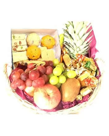 Eid Mubarak Fruktkurv med Pakistansk Mithai - Eksklusiv Gave med Levering i Hele Norge, Eid gift, Eid gift ferrero rocher, Eid gaver, Eid gaver til barn, Ramadan gaver, Ramadan gaver til barn, Sende roser, Send rose online, Bestill roser på nettet, Blomst