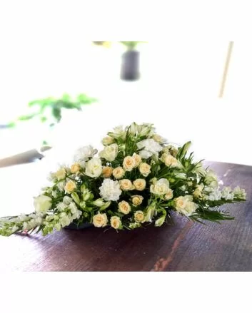 white flowers, bouquet delivery, Norway, fresh flowers, floral arrangement, white roses, white lilies, elegant flowers, flower delivery Norway, fast delivery