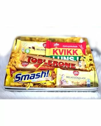 Elegant påskepakke med gule favoritter, perfekt som gave til påske.