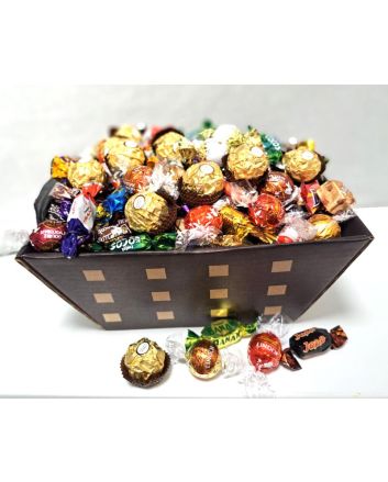 chocolate gift basket, norway gift basket, ferrero rocher, lindt chocolate, twist chocolate, norway delivery, chocolate delivery, sweets gift basket, gourmet chocolate, large chocolate gift