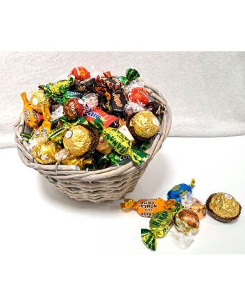 Give a gift that is sure to please! Chocolate Explosion is filled with 1500g Twist, Ferrero Rocher & Lindt. Order today for delivery throughout Norway!