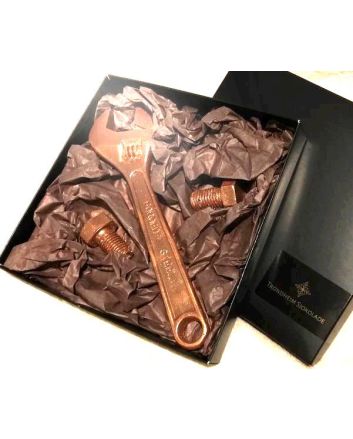 Milk Chocolate candy box as a gift for Father, Gift Basket to Norway, wine gift basket to Norway, champagne gift baskets to Norway, fruti gift baskets to Norway, father day gift to Norway,  birthday gift basket to Norway, Tank you gift basket to Norway, b
