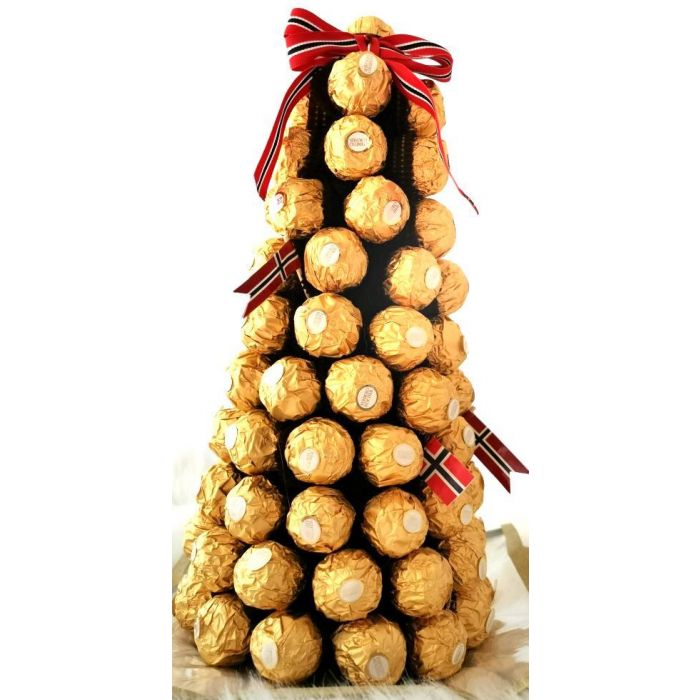 Ferrero Rocher Pyramid
Firmagaver med logo, julegaver til personalet, julegaver til ansatte, julegavertips til ansatte, firmagaver til jul, julegaver fruktkurv, julegaver sjokolade, julegaver ansatte, Sjokolade gaver nettbutikk, sjokolade konfekt nettbut